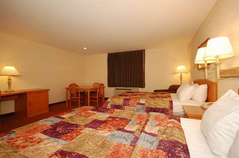 Sleep Inn & Suites Lake Of The Ozarks Camdenton Exterior foto